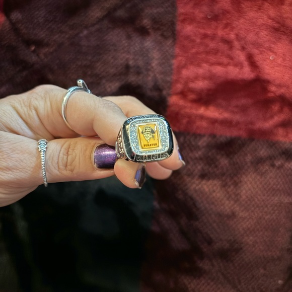 Pittsburgh Pirates MLB Championship Ring - Picture 1 of 3